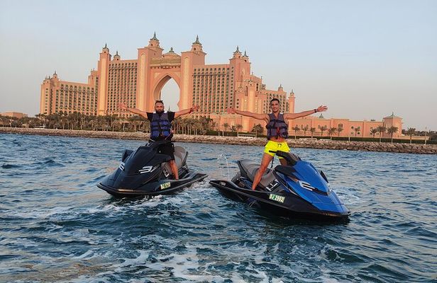 Jet ski in the heart of Jumeirah Beach