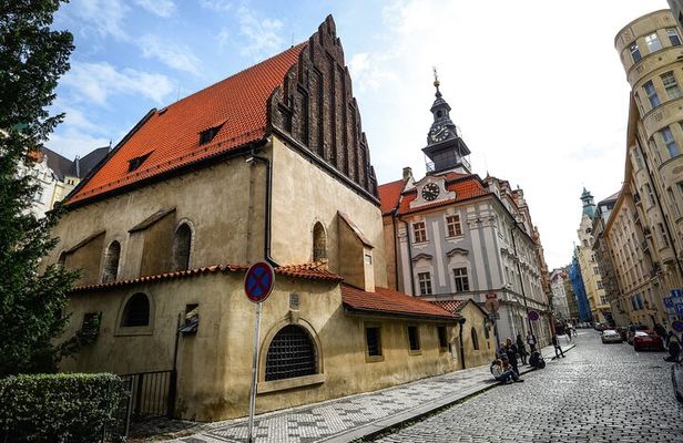 PRIVATE: 3h Stories of Prague Jewish Quarter Tour, drink included