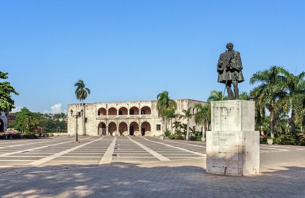 Private Family Walking Tour in Santo Domingo Cultural Legacy