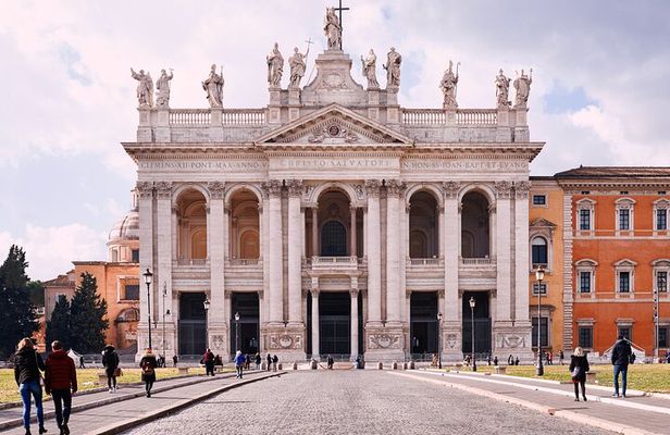 2h30 Tour of Rome Cathedral and Holy Stairs