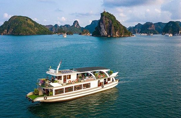 Deluxe Halong Bay Day Cruise Small Group with Better Care