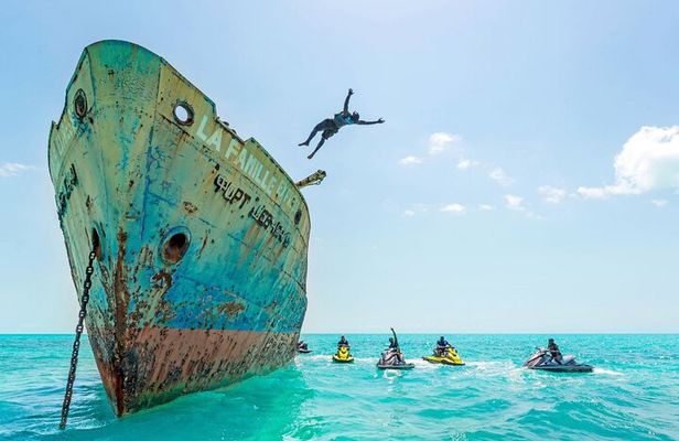 Ghost Freighter Seafari ( abandoned shipwreck)