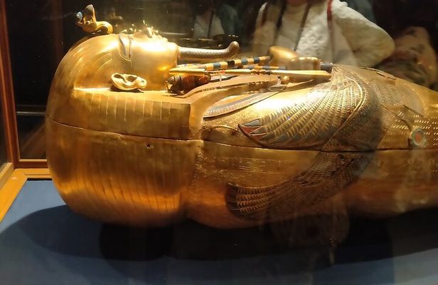 The Egyptian Museum and Khan El Khalili