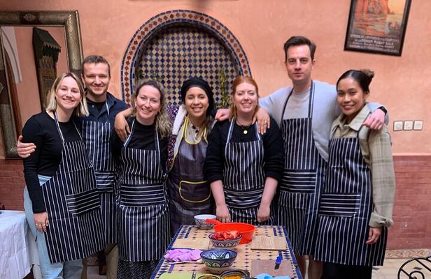 Cooking class with a Moroccan family