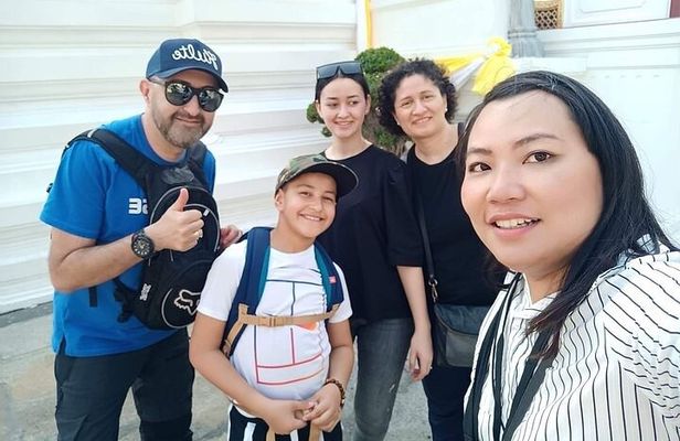 Bangkok Private Walking Tour with A Pro Guide (Tour Car Option)