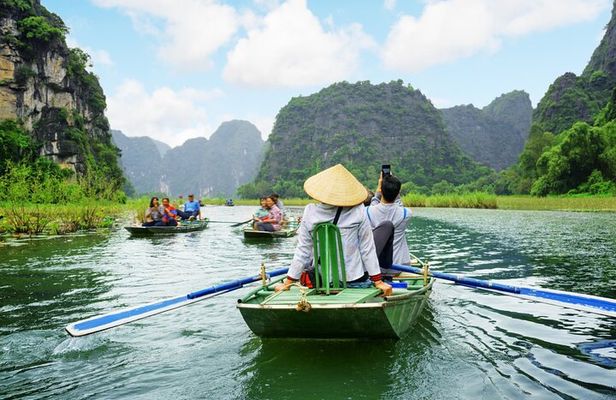 Ninh Binh Full-Day Trip: Hoa Lu -Tam Coc By Limousin Bus