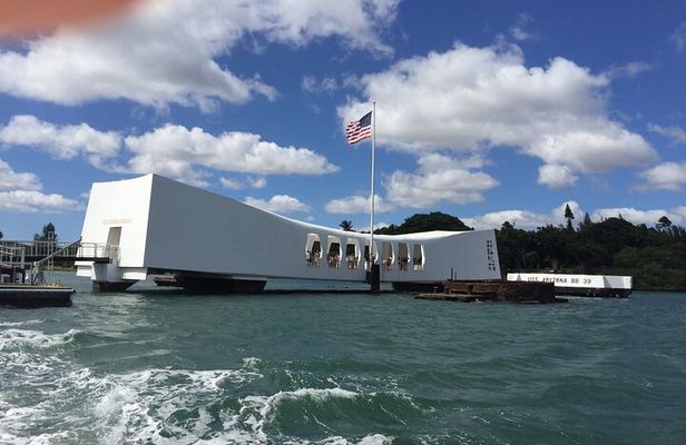  USS Arizona Memorial & The "Mighty MO" #1 Limousine Private Tour