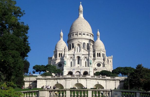 Paris: Montmartre Semi-Private Guided Walking Tour