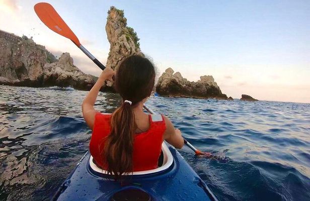 2 Hour Kayak Tour on the Taormina Coast