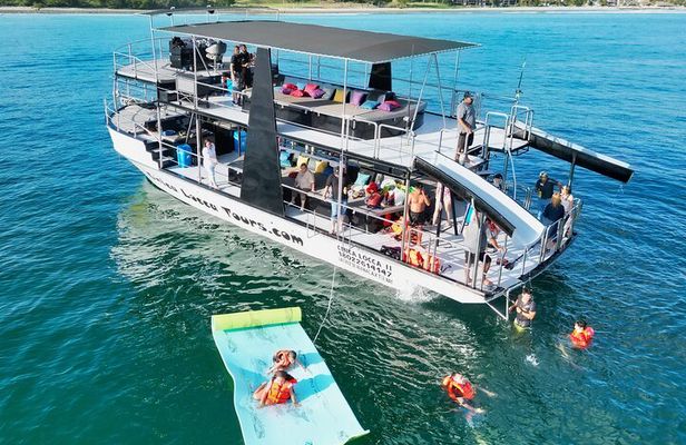 Private Yacht Charter ChicaFUN 2 Waterslides All Inclusive