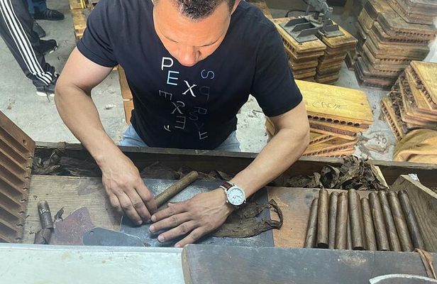 Hand Roll Your Cigar