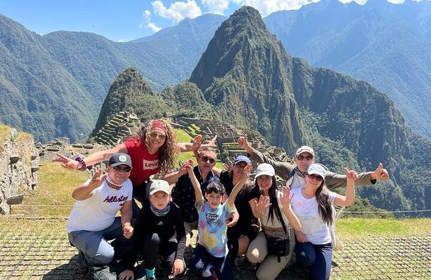 MachuPicchu FullDay All Inclusive Train Tour - Private Guide