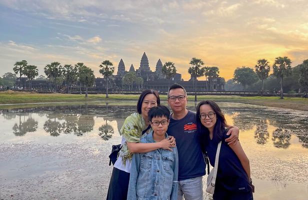 2-Day Angkor Wat and Banteay Srei Temple Tour