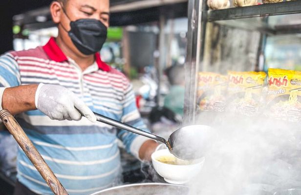 Phnom Penh Morning Market & Food Tour by Tuktuk - Includes All Food & Drinks!