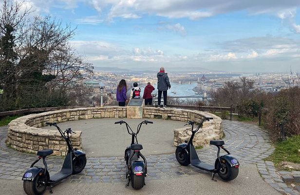 Citadel tour on e-scooter incl. Liberty Statue and panoramic view