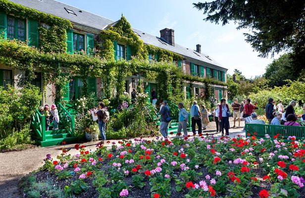 Giverny Monet’s Home and Gardens Half Day Tour from Paris