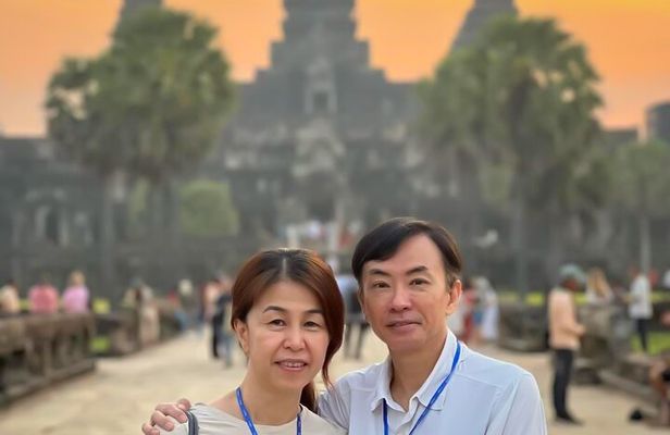 Private Tour of Angkor Wat and Floating Village