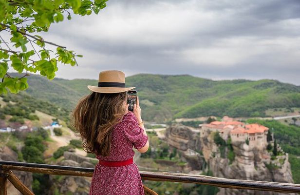 Meteora Half Day Tour With A Local Photographer .