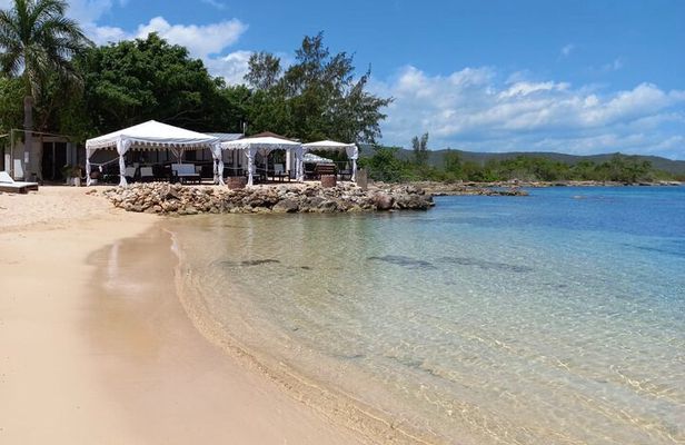 Montego Bay: Bamboo Beach Club with Lunch and Cocktails 