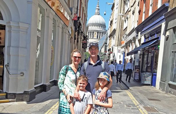 London Highlights Family-Friendly Walking Tour with Top Guide