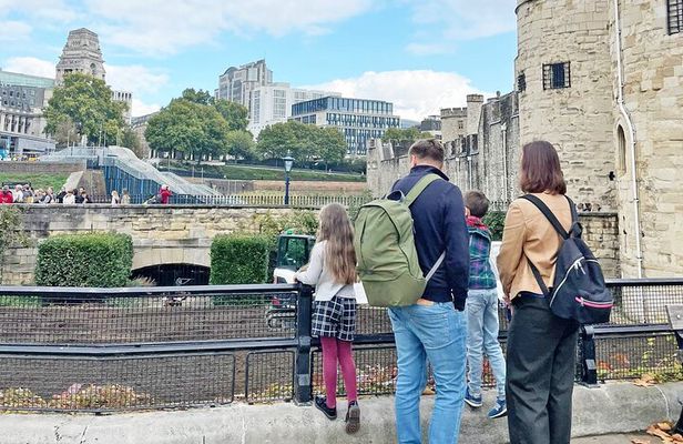 Tower of London & Tower Bridge Private Tour for Kids and Families 
