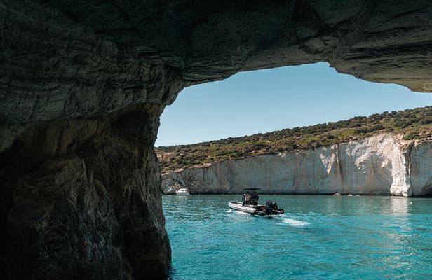 Private Cruise with Speedboat: Kleftiko- Sarakiniko- Sykia cave