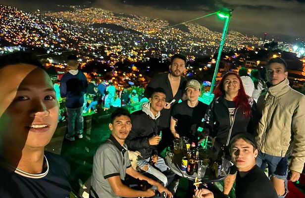All-Inclusive Comuna 13 Nightlife Bar Crawl with Locals