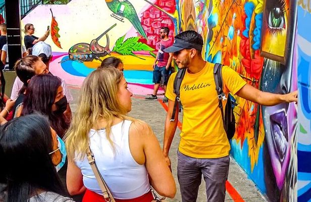 Medellin Exclusive : Tour Communa 13 & Centro & Food