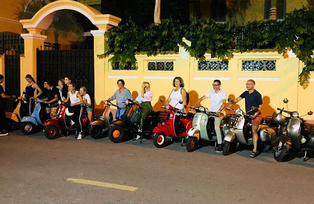 Ho Chi Minh Nightlife & Street Food Tour By Motorbike