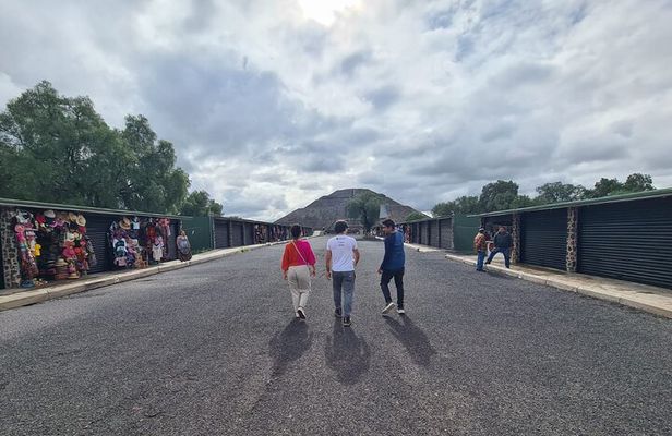 Private Tour: Teotihuacan Pyramids with Virtual Reality