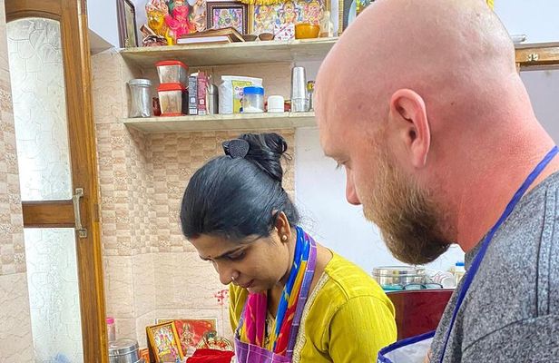 Culinary Experience: Food Tour or Cooking Class by Locals