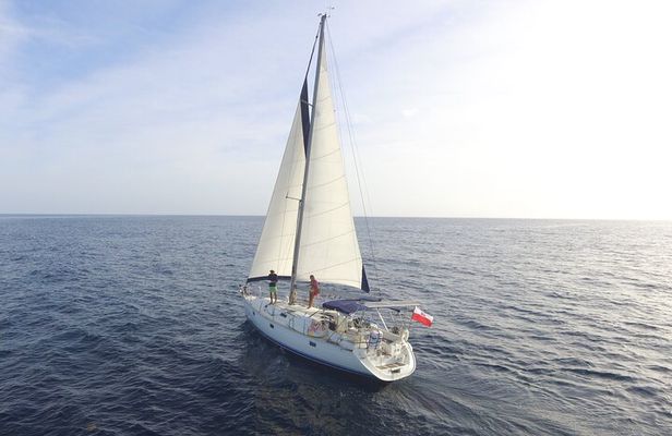 3 Hours Yacht Sailing Activity in Cabo Verde, Santa Maria