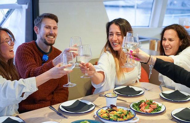 Sunset Catamaran: Tapas, Open Bar, Music & Dinner