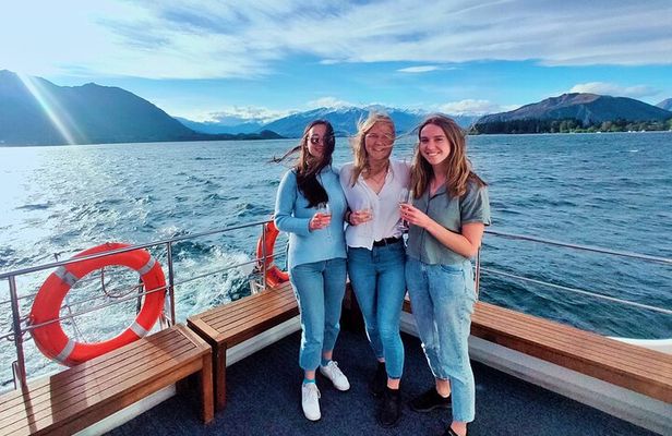 Lake Wanaka 1-Hour Cruise Including Wine and Cheese