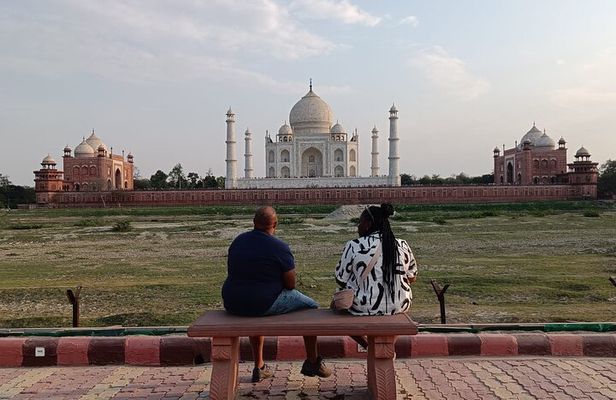 Taj Mahal Day Trip by Car From Delhi