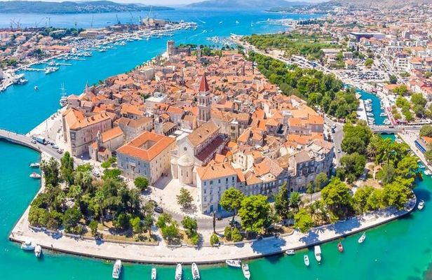 Private Tour from Split: Blue Lagoon & 3 Islands + Wine Included