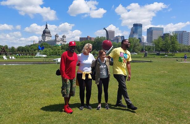 Minneapolis Tour - Skyscrapers to City Parks - Walking/Driving