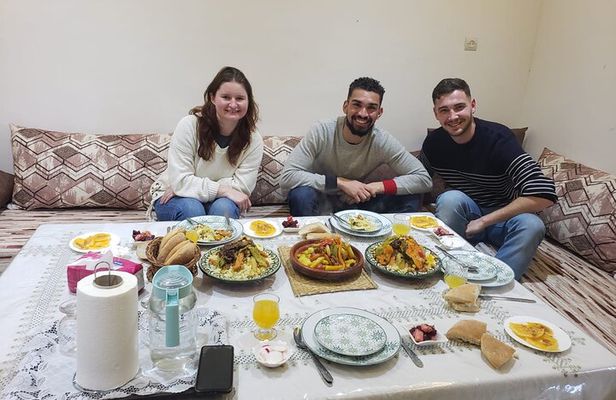 Lunch/Dinner with Moroccan family 