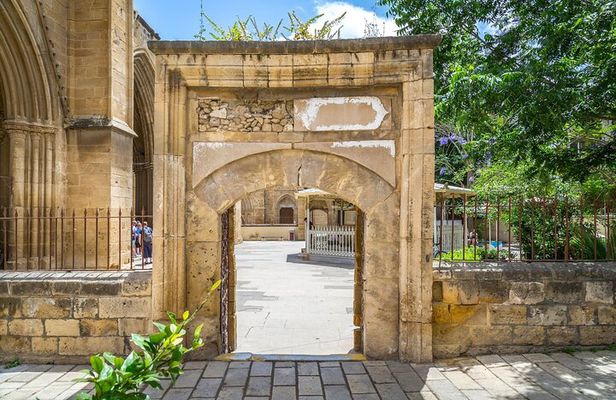 Walking tour of Nicosia with guide from Ayia Napa & Protaras