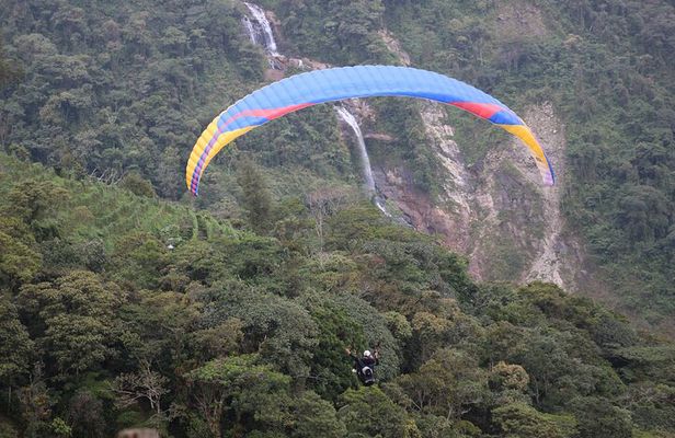 Exciting PARAGLIDING flight from MEDELLÍN over waterfalls