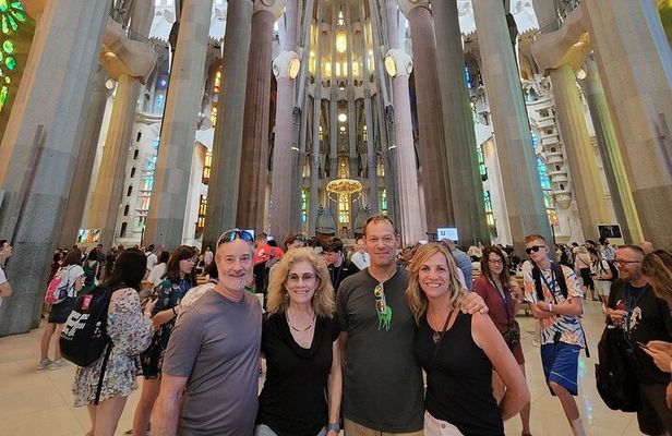 Semi-Private Barcelona Tour Gothic, Sagrada Familia & Park Guell