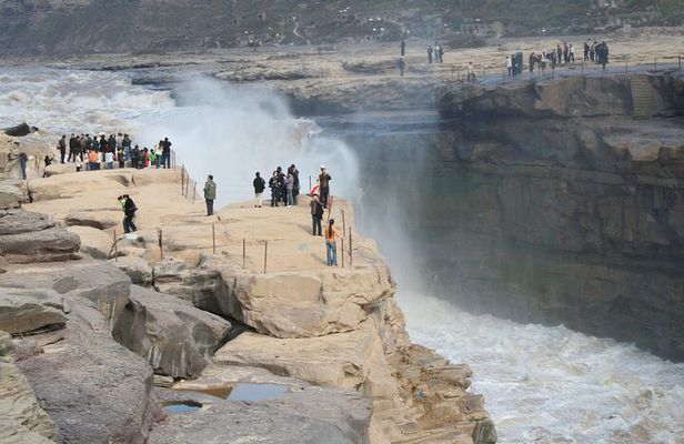 Day Trip to Hukou Waterfall and Huangdi Mausoleum