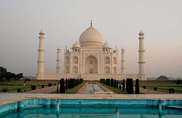Taj Mahal Sunrise and Sunset Tour from Delhi with Fatehpur Sikri