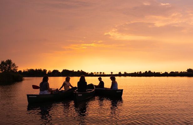Small-Group Guided Sunset Canoe Tour in Waterland with Dinner