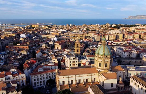 Markets and monuments: walking tour and street food in Palermo