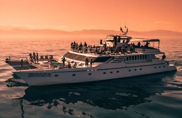 Sunsets and Whales Mega Yachts ALL INCLUSIVE: Puerto Vallarta