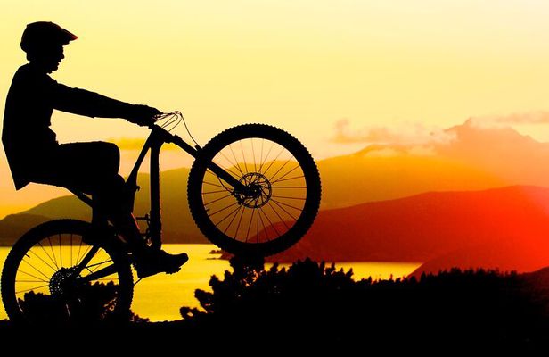 Sunset Magic E-bike Tour at Sunset in Capoliveri