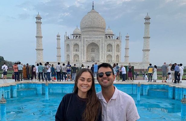 From Delhi: 2-Day Taj Mahal Sunrise Tour with Fatehpur Sikri