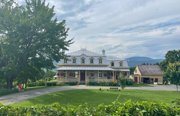 Custom 4 Hour Tour with a Private Driver in Quebec