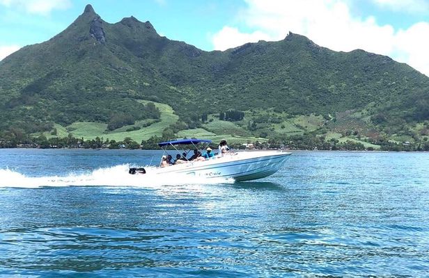 Mauritius : Ile Aux Cerfs 3 islands Speed Boat Trip with BBQ